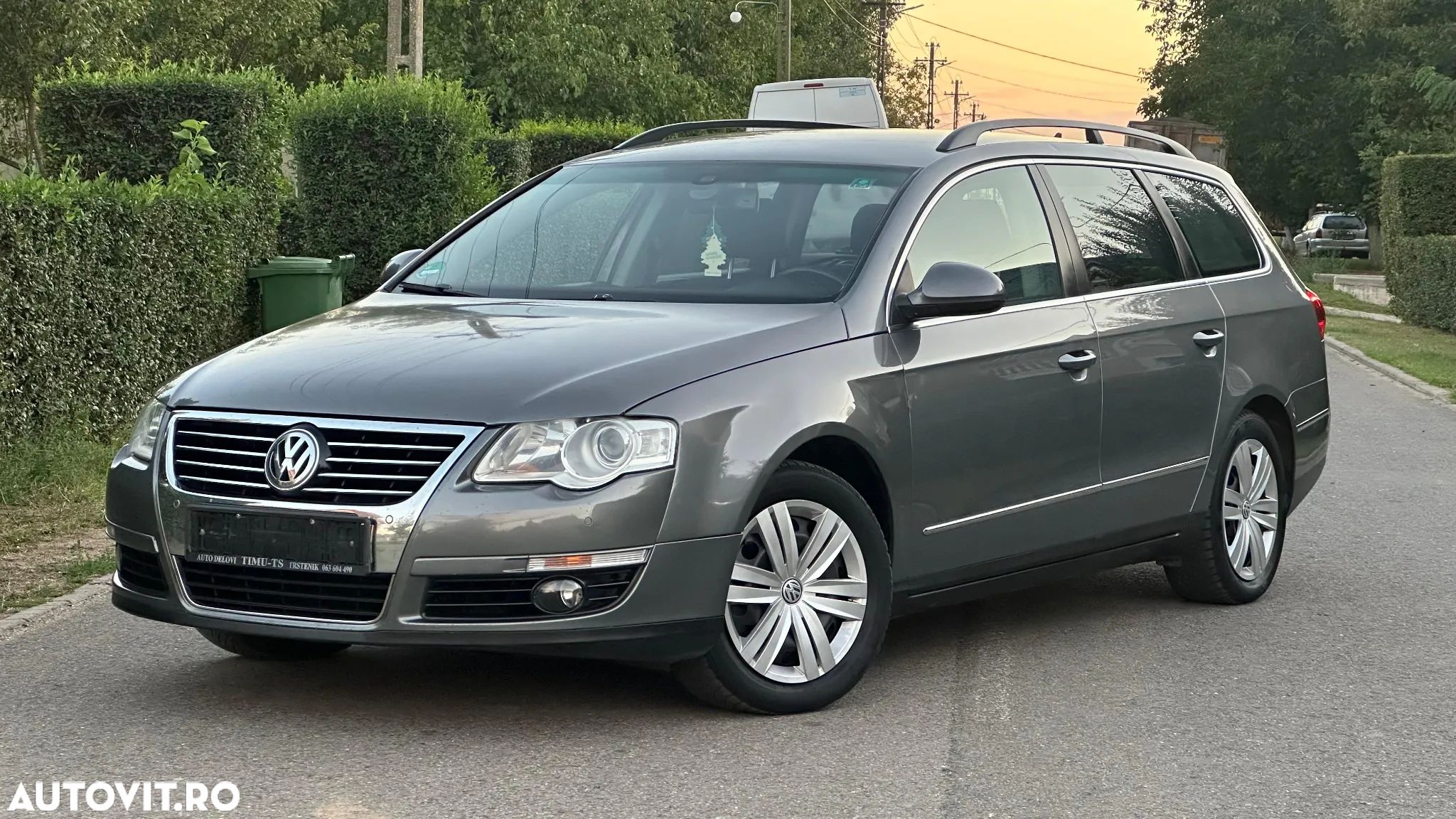 Volkswagen Passat - 1