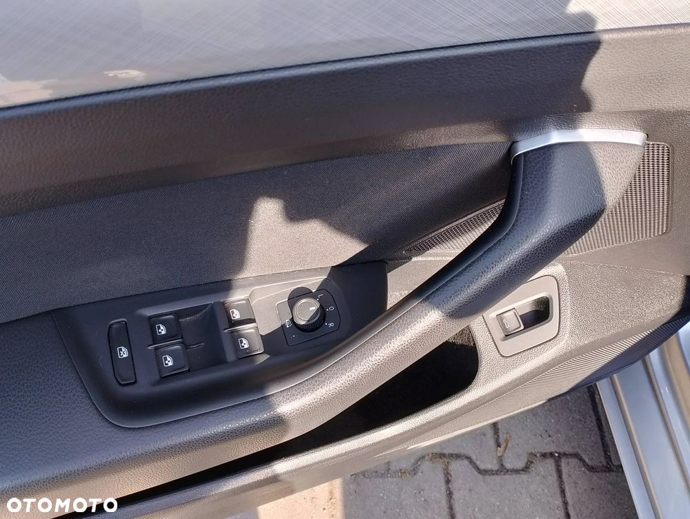 Volkswagen Passat 1.5 TSI EVO Business - 32