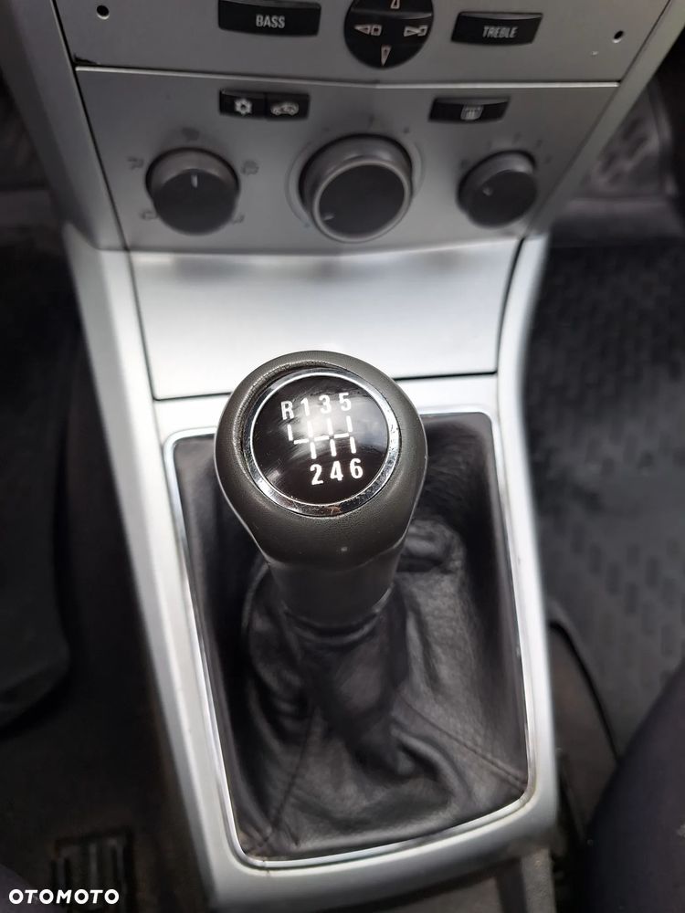 Opel Astra 1.9 CDTI Sport - 26