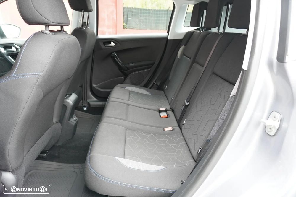 Peugeot 2008 1.5 BlueHDi Allure - 15
