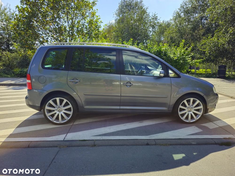 Volkswagen Touran 2.0 TDI Highline DSG - 6