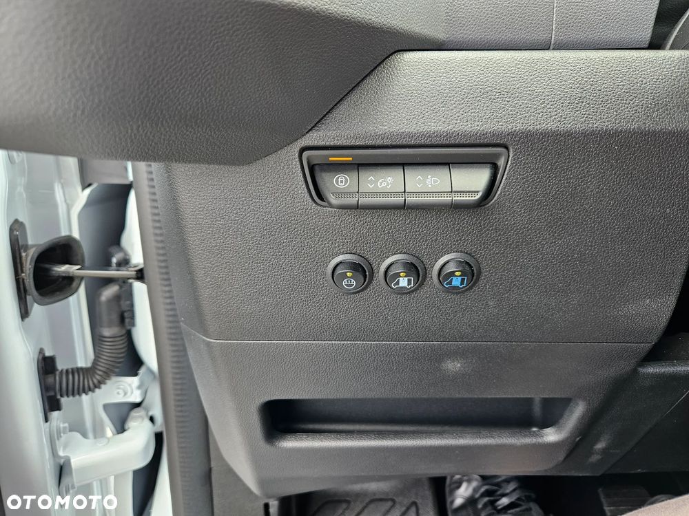 Renault Master koniowóz 170 KM automat - 27