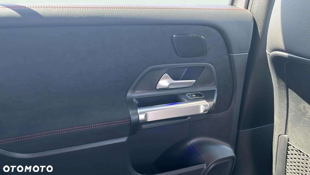 Mercedes-Benz GLB 200 AMG Line 7G-DCT - 18