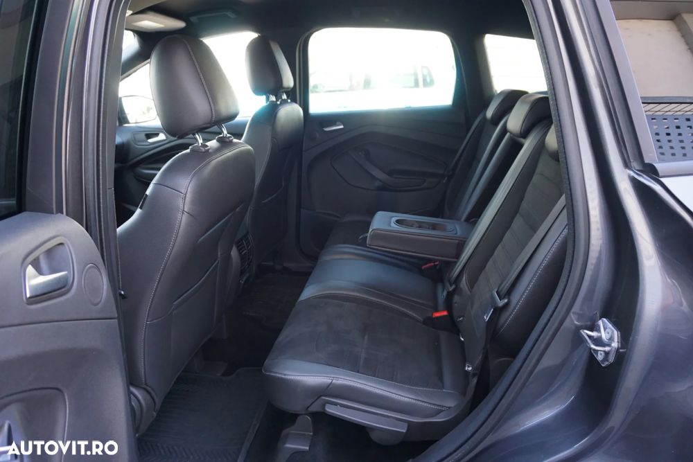 Ford Kuga 2.0 TDCi 4WD Powershift ST-Line - 19