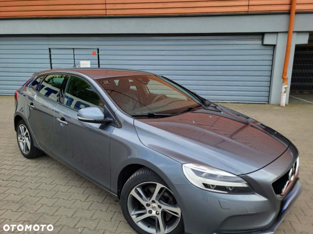 Volvo V40 T2 Momentum - 17