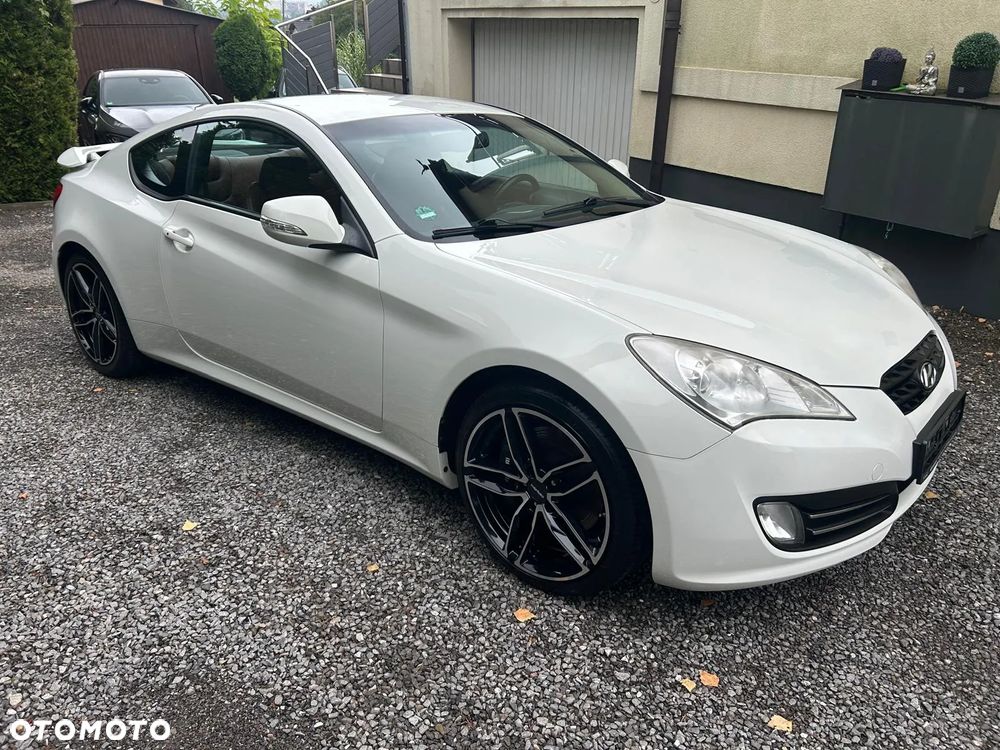 Hyundai Genesis Coupe 2.0 T - 11