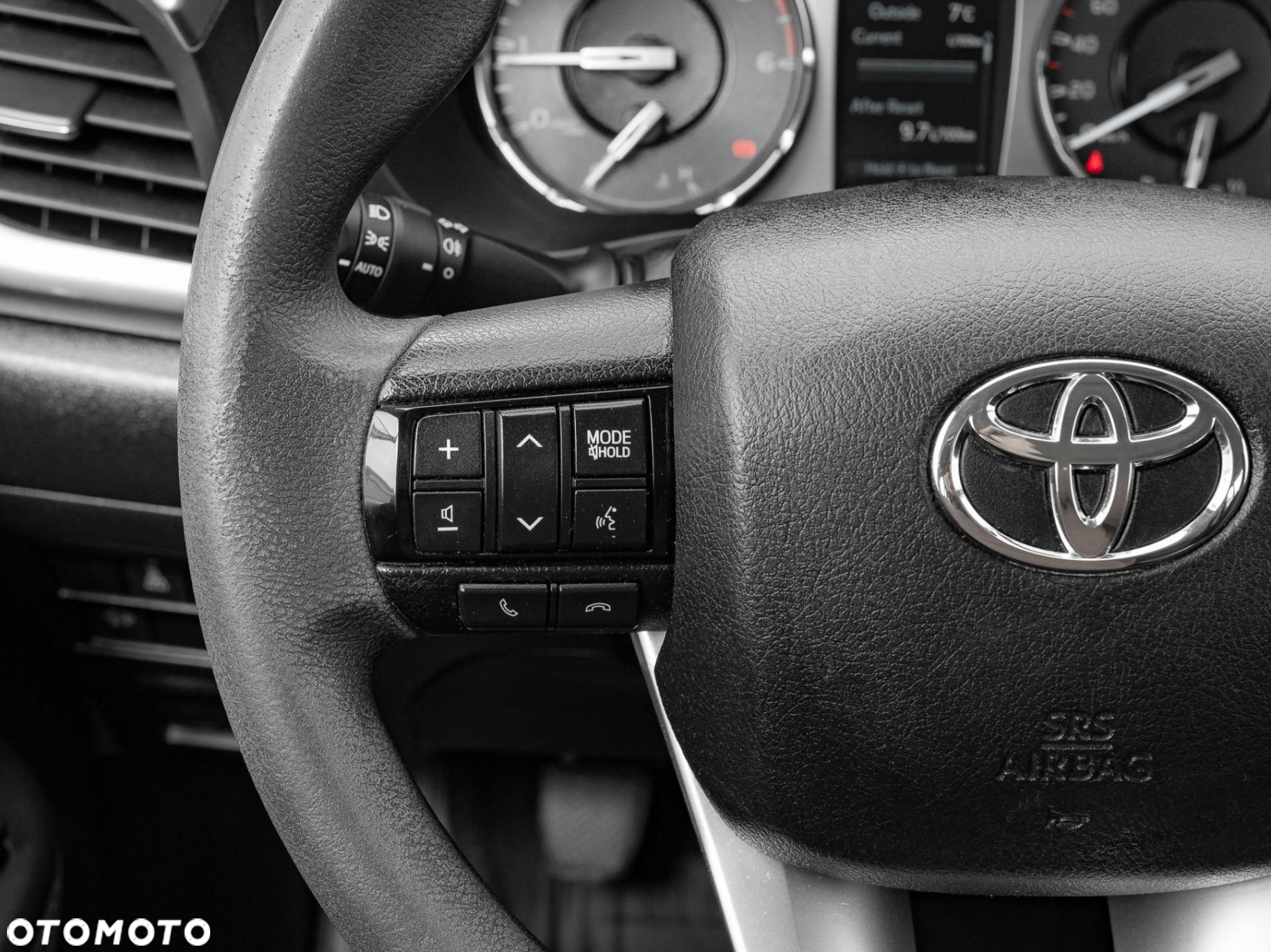 Toyota Hilux - 16