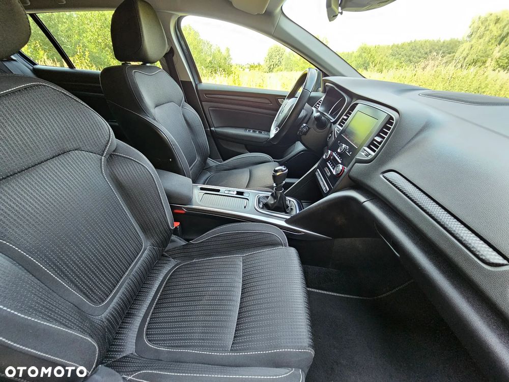 Renault Megane TCe 140 GPF LIMITED - 32