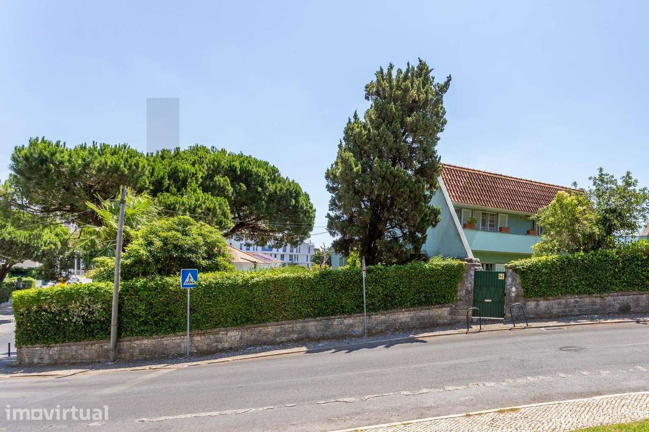 Moradia em Cascais | 400m2 Área Bruta | 1.190m2 de Lote | a 400mt da P - Grande imagem: 2/60