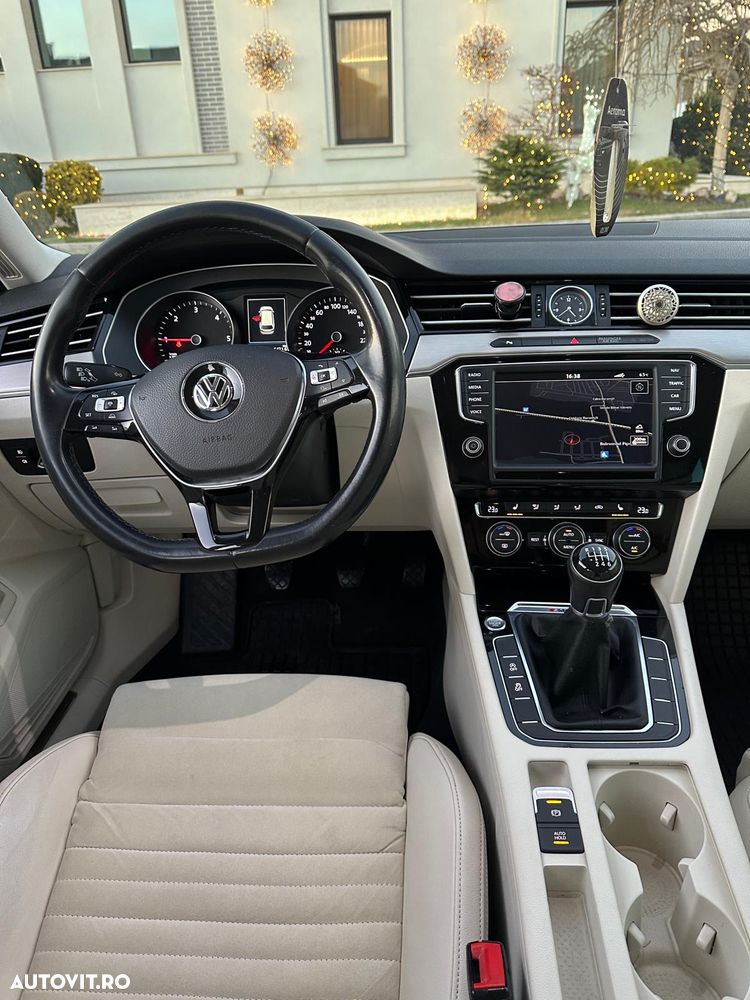 Volkswagen Passat 2.0 TDI Highline - 13
