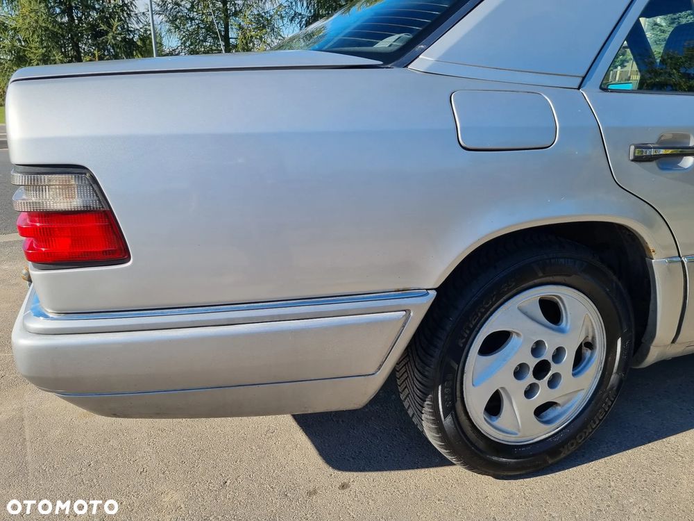 Mercedes-Benz Klasa E 200 D - 16