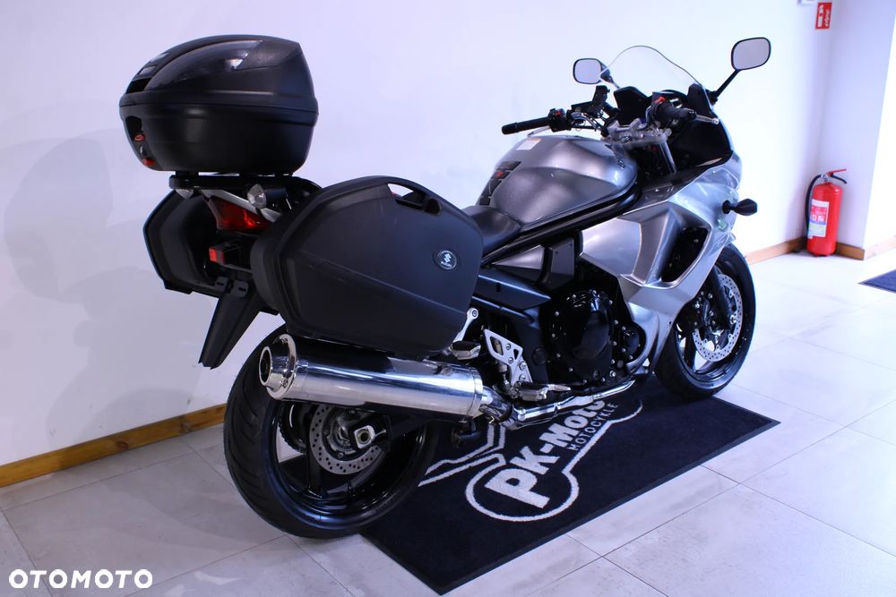 Suzuki GSX - 6