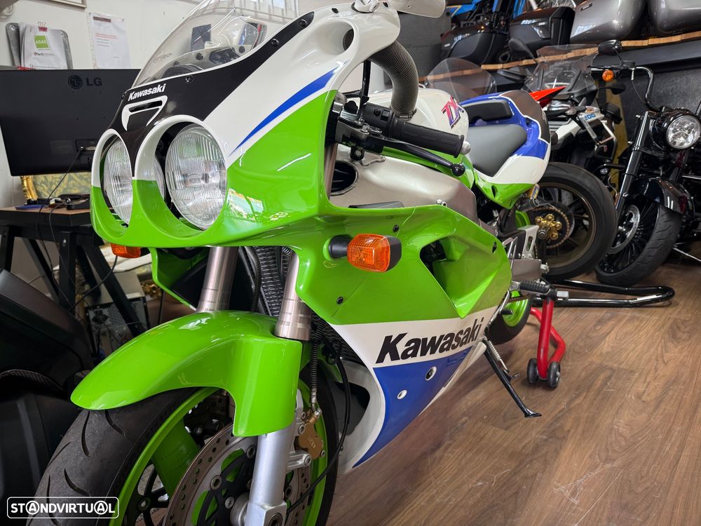 Kawasaki ZXR 750 J - 12