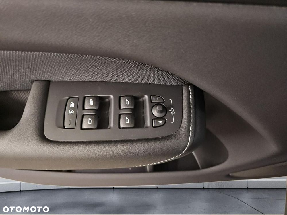 Volvo XC 60 T6 AWD Recharge Plus Black Edition - 13