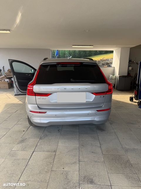 Volvo XC 60 B4 MHEV AT8 AWD Momentum Pro - 2