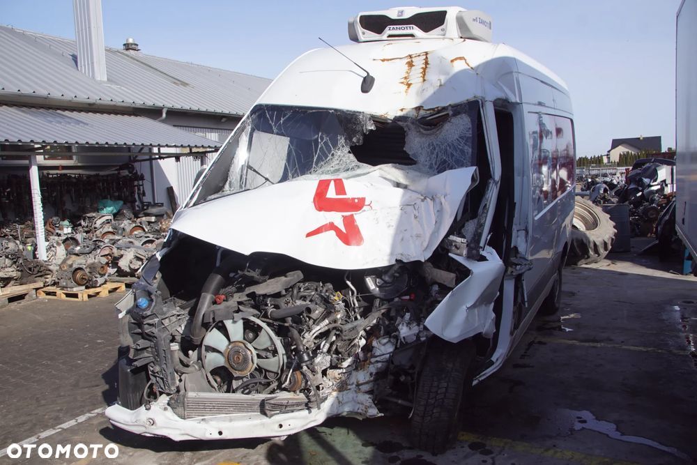 Auto na części - Mercedes Sprinter W907 314 CDI 2.1 CDI 143 KM 651958 711680 9147 2018R Silnik Skrzynia Drzwi Błotnik Szyba Lusterko Lampa Klamka Deska Kokpit Sterownik Moduł Czujnik Licznik Panel Kierownica - 3