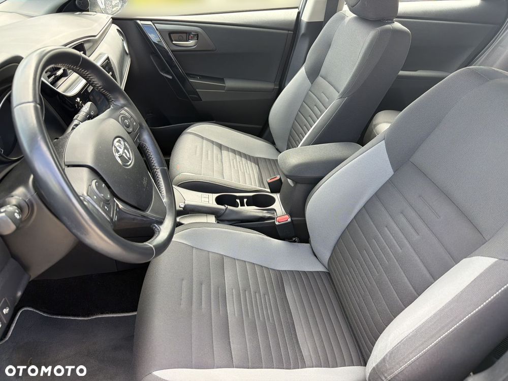 Toyota Auris - 15