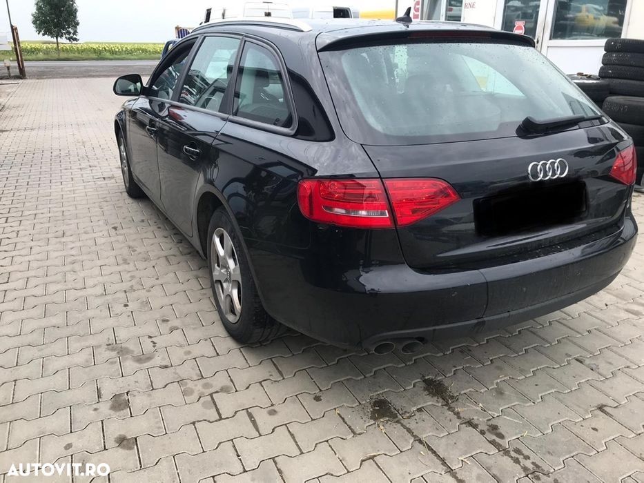 Dezmembrez AUDI A4 B8 2.0 TDI Manual - 1