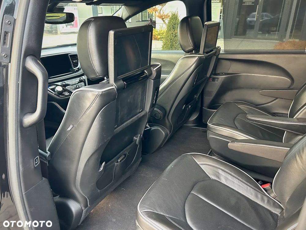 Chrysler Pacifica - 16