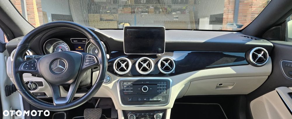 Mercedes-Benz CLA 250 4Matic 7G-DCT AMG Line - 11