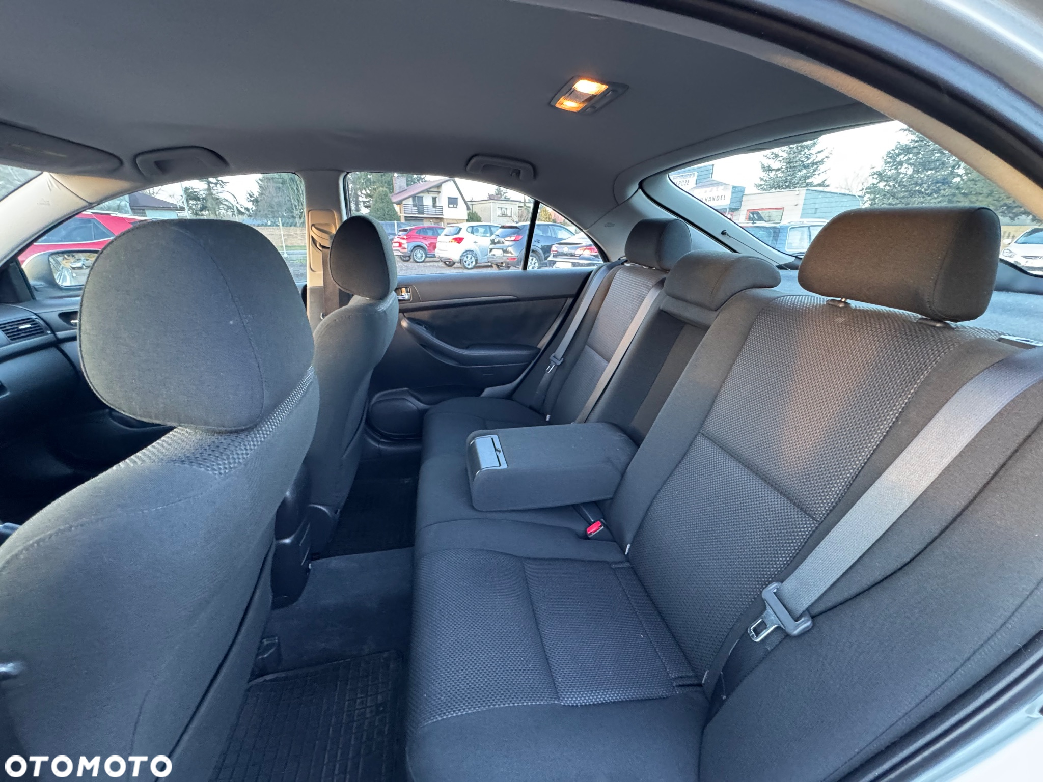 Toyota Avensis 1.8 VVT-i Sol - 16