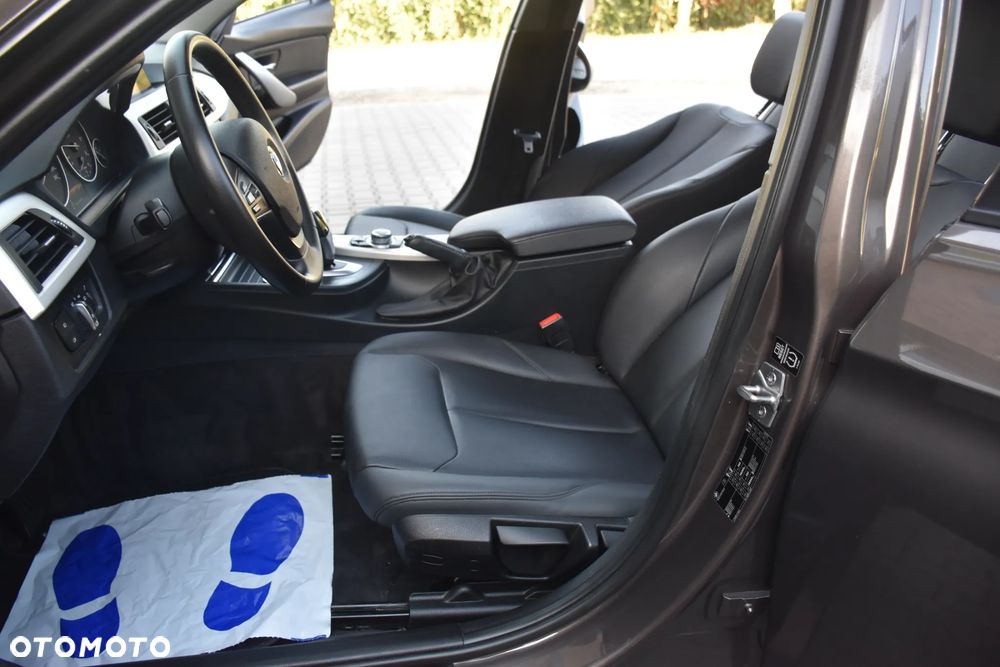 BMW Seria 3 ver-318d-luxury-line - 13