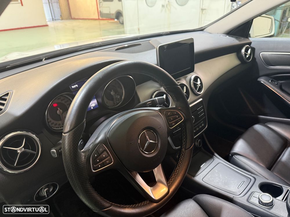 Mercedes-Benz GLA 180 (CDI) d 7G-DCT Urban - 12