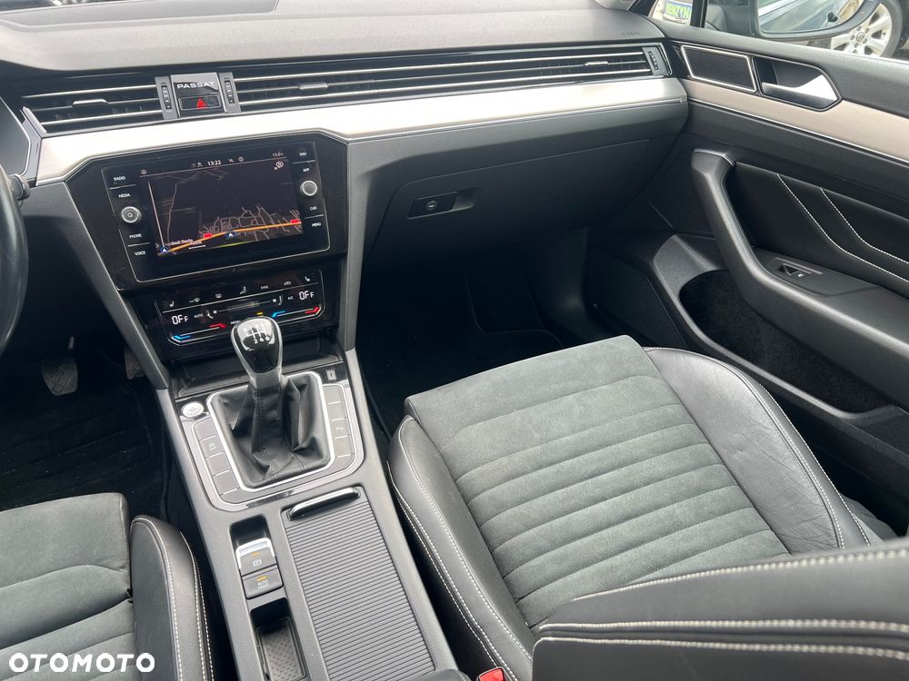 Volkswagen Passat 2.0 TDI SCR Highline - 21