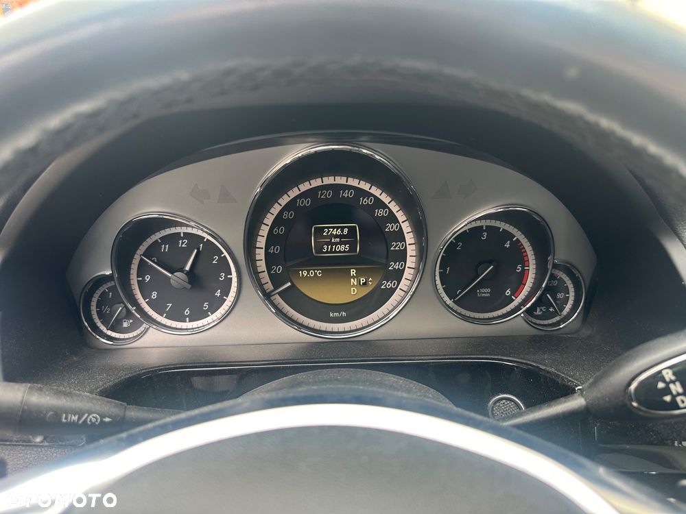 Mercedes-Benz Klasa E 350 CDI DPF 4Matic BlueEFFICIENCY 7G-TRONIC - 29