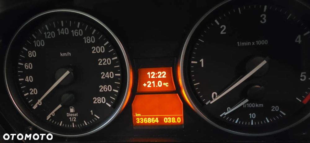 BMW Seria 3 330d xDrive - 28