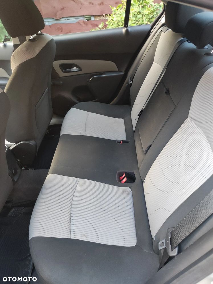Chevrolet Cruze 1.6 LS+ - 2