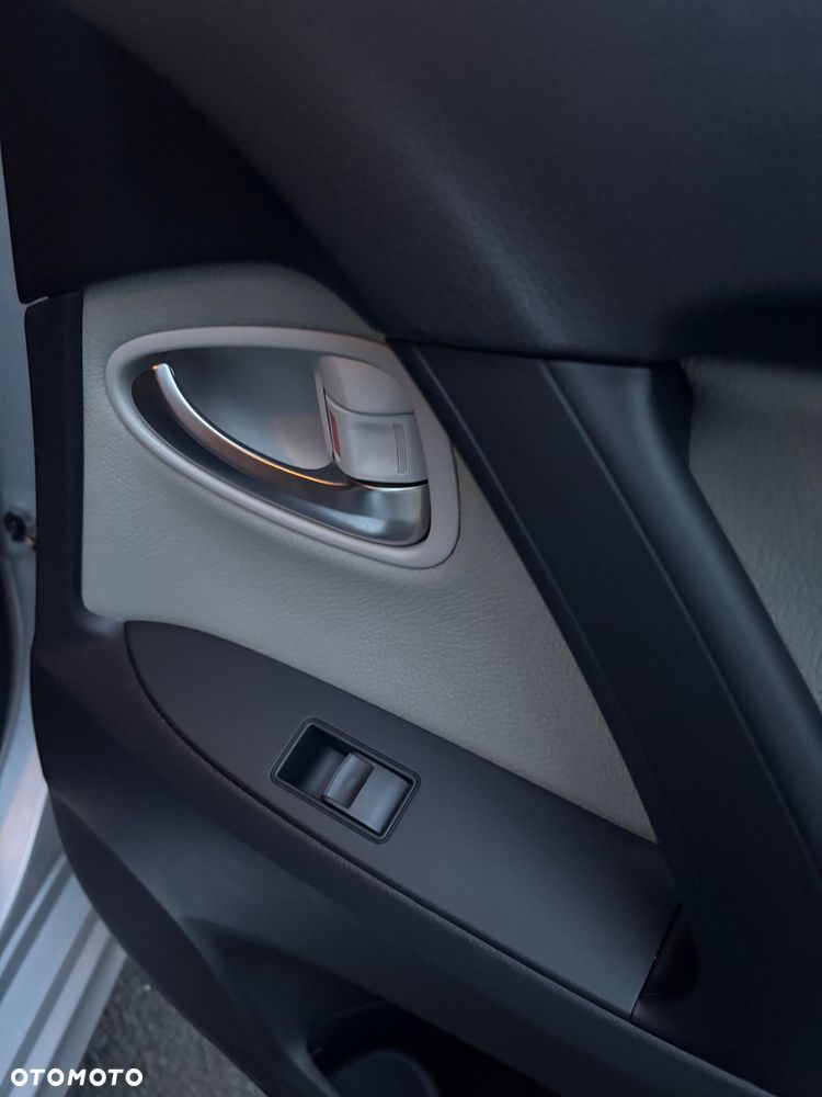 Toyota Avensis Touring Sports 1.8 Multidrive S Comfort - 23