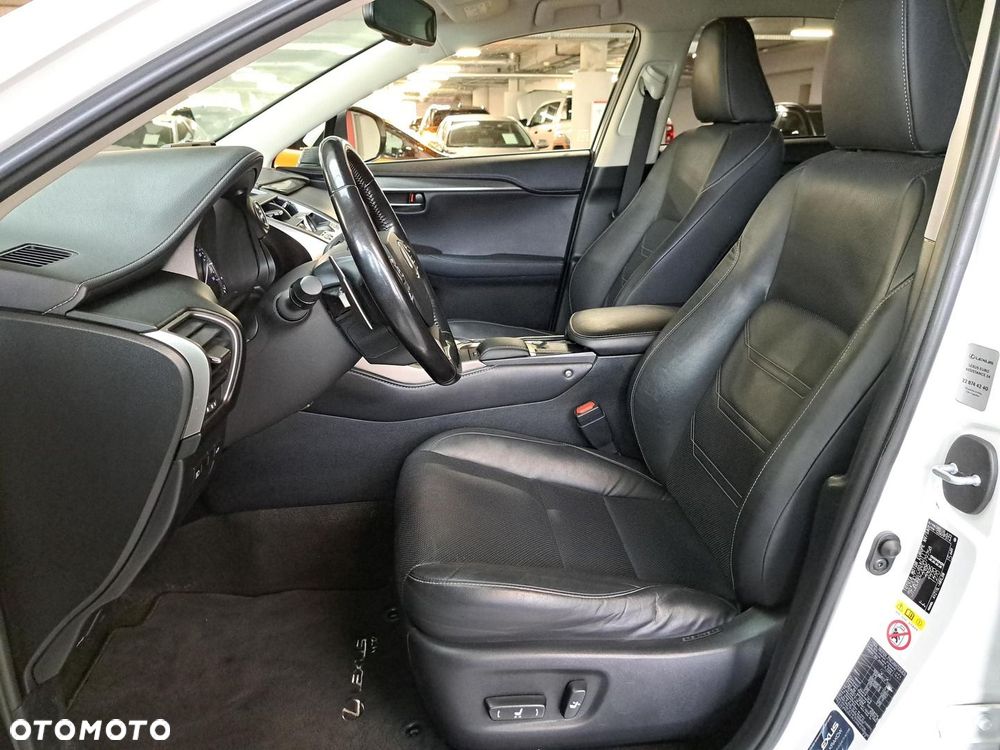 Lexus NX 300h Comfort AWD - 10