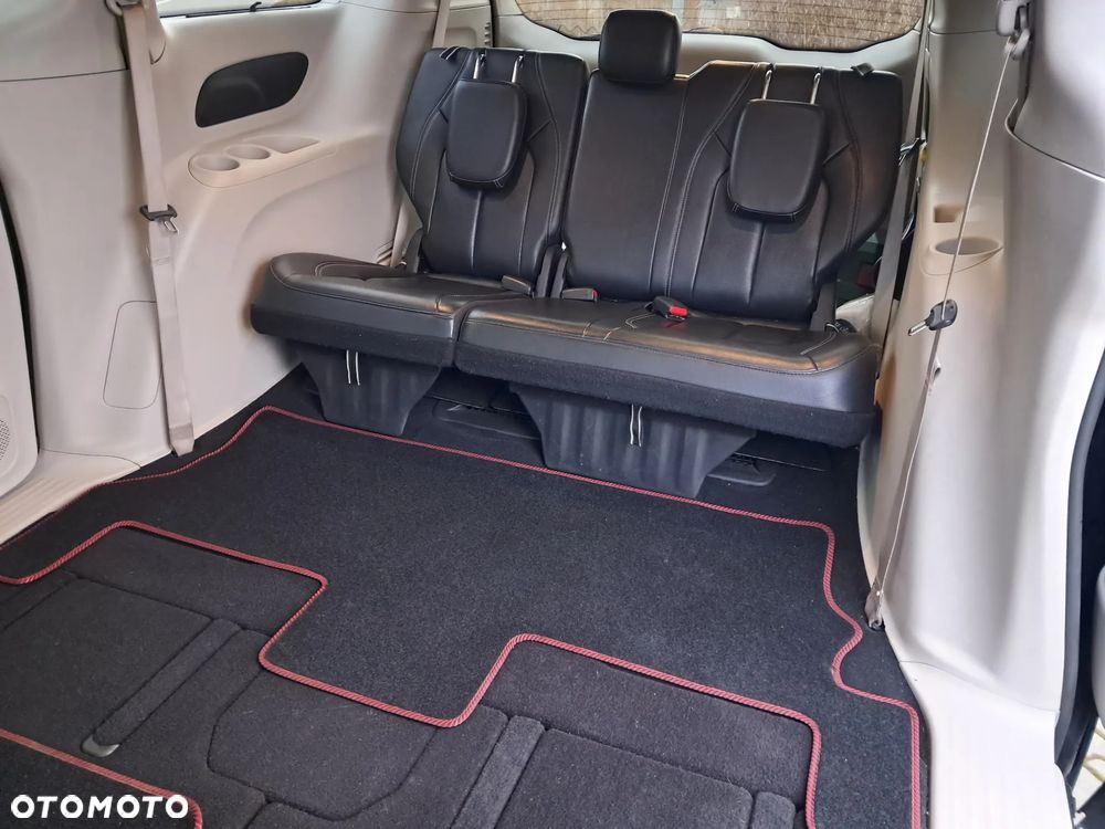 Chrysler Pacifica - 26