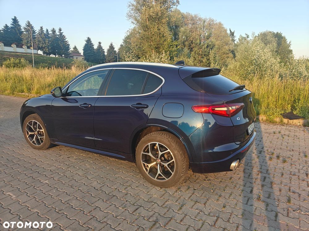 Alfa Romeo Stelvio 2.0 Turbo 16V AT8-Q4 Ti - 6
