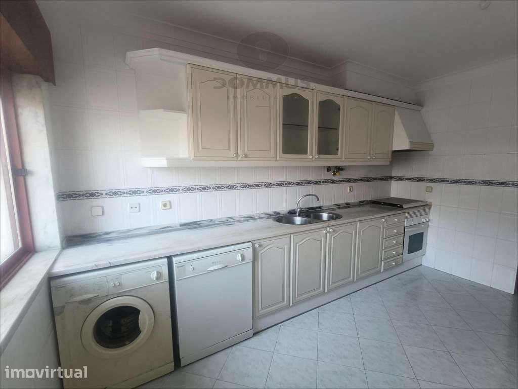 Apartamento T2 com Parqueamento na Cavaleira - Grande imagem: 3/31