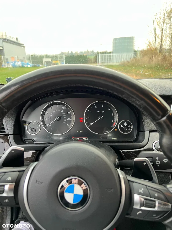 BMW Seria 5 550i xDrive Sport-Aut - 12