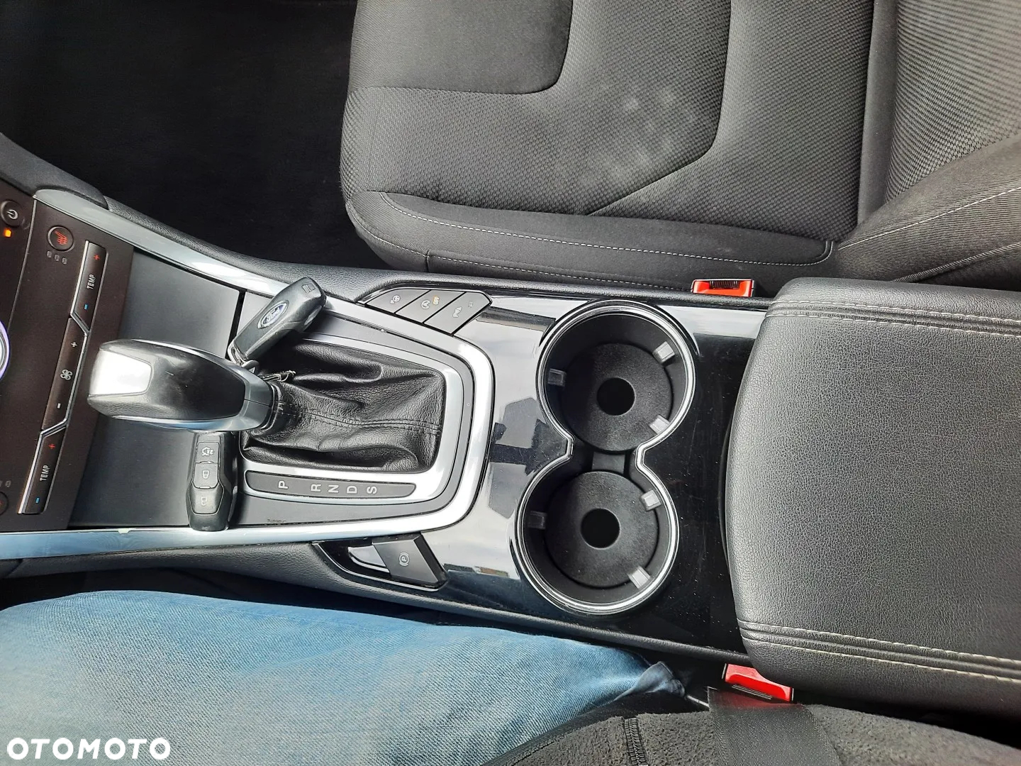 Ford S-Max 2.0 TDCi Titanium PowerShift - 38