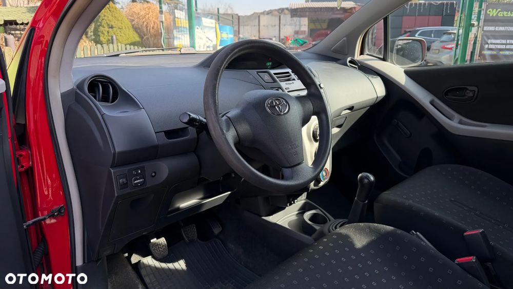 Toyota Yaris - 10
