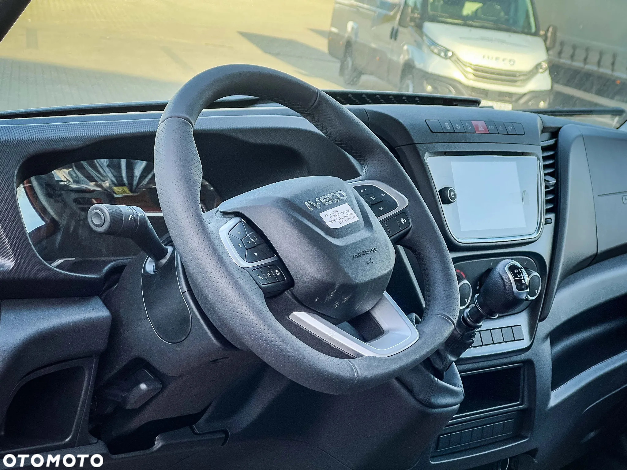 Iveco Daily 35C18H 3.0 Diesel, 6MT, Wywrot & ToolBox - 32