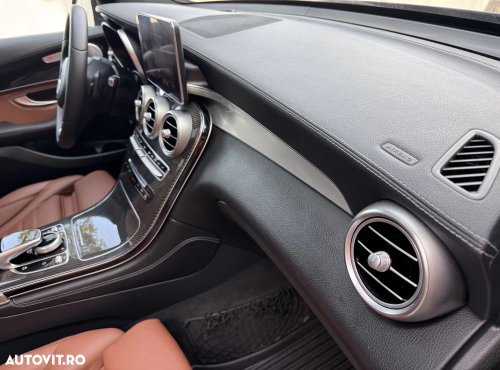 Mercedes-Benz GLC Coupe 250 4Matic 9G-TRONIC AMG Line - 31