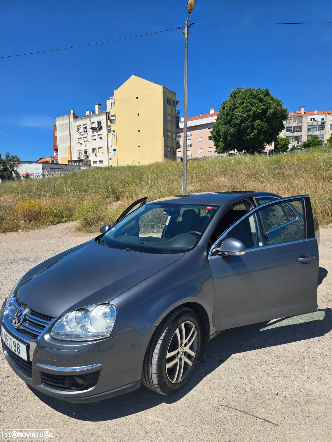 VW Jetta 1.6 TDi Confortline - 24