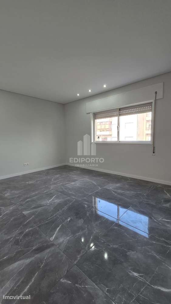 Excelente oportunidade! Apartamento T2 renovado, localizado junto ao m - Grande imagem: 3/14