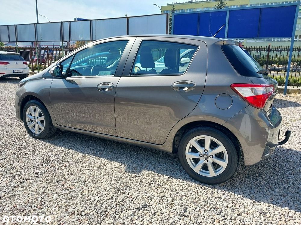 Toyota Yaris 1.5 Premium - 11