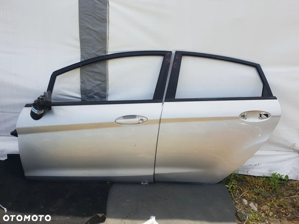 DRZWI LEWE PRAWE FIESTA MK7 69 5D RADOM