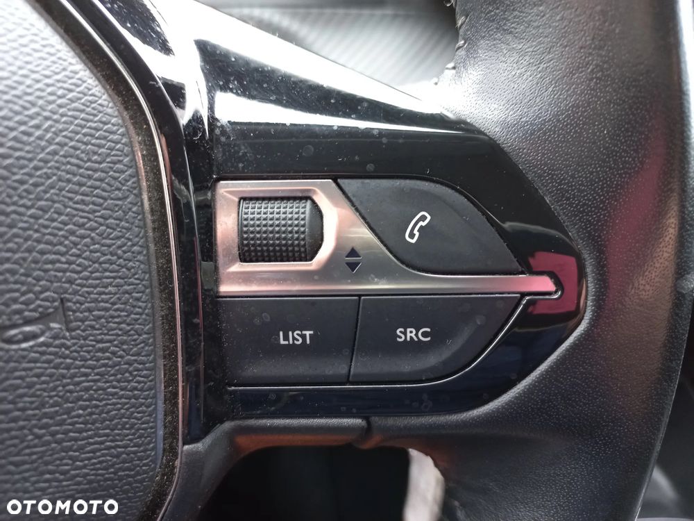 Peugeot 2008 1.5 BlueHDi Allure S&S - 23