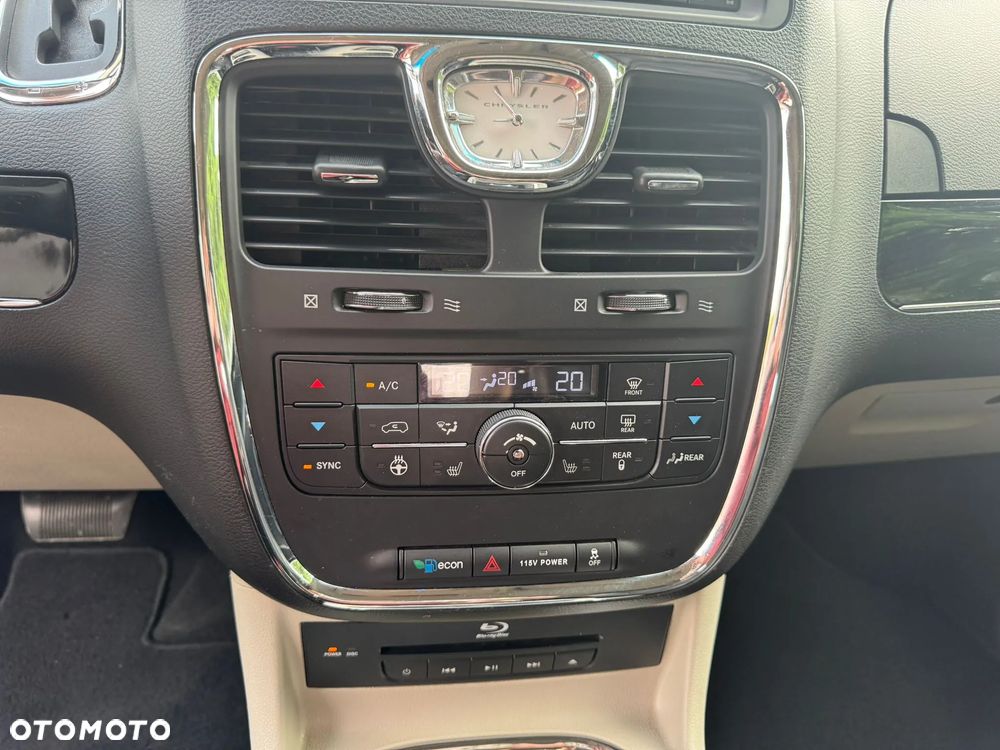 Chrysler Town & Country 3.6 Limited - 18
