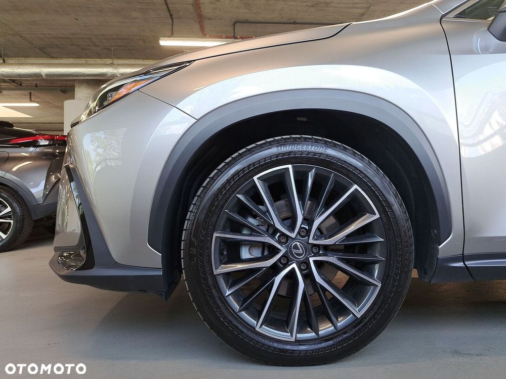 Lexus NX 350h Omotenashi AWD - 38