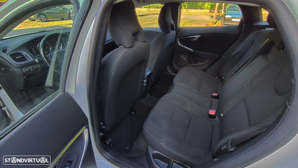Volvo V40 ver-1-6-d2-eco-momentum - 10