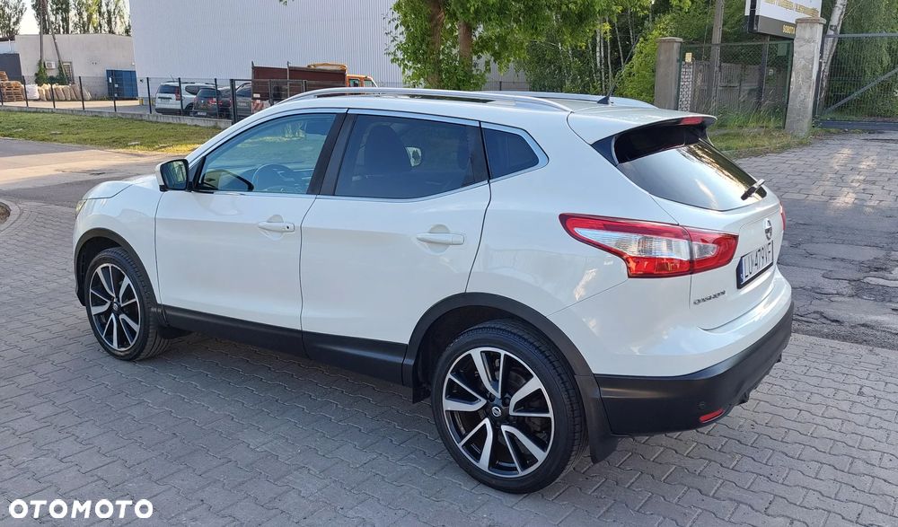 Nissan Qashqai 1.6 DCi Xtronic TEKNA - 4